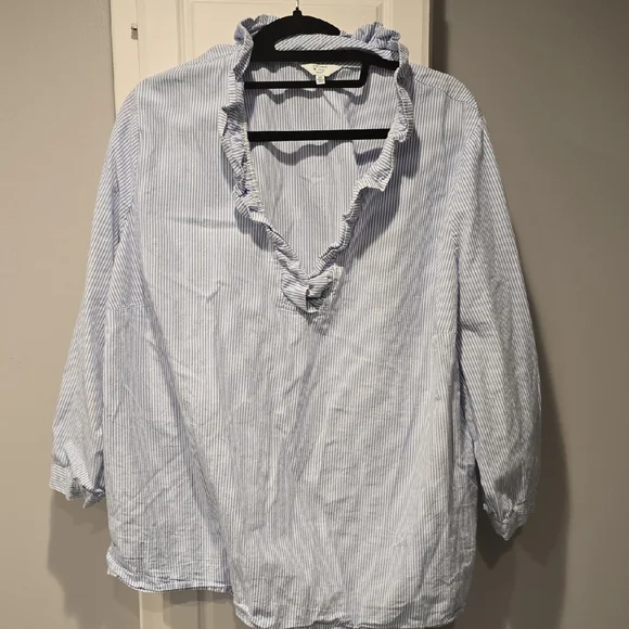 Crown & Ivy Curvy Blue Pinstripe Top - Picture 1 of 3